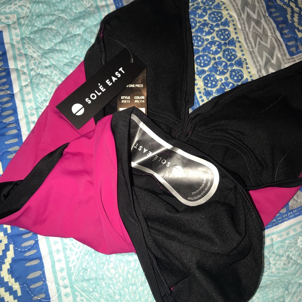 One Piece Bathing Suit 👙 - Picture 4 of 4